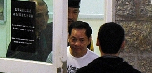 Wan Kuok-koi vychází z věznice v Macau.